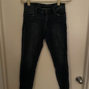 Ankle Jeans with Distressed Cut
